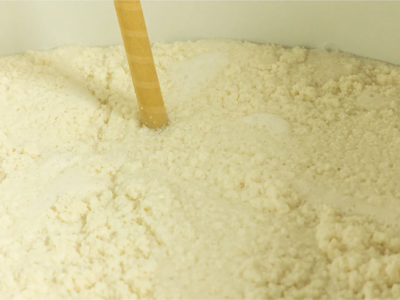 酵母との対話。蔵人の技が、多様な香味を引き出す。